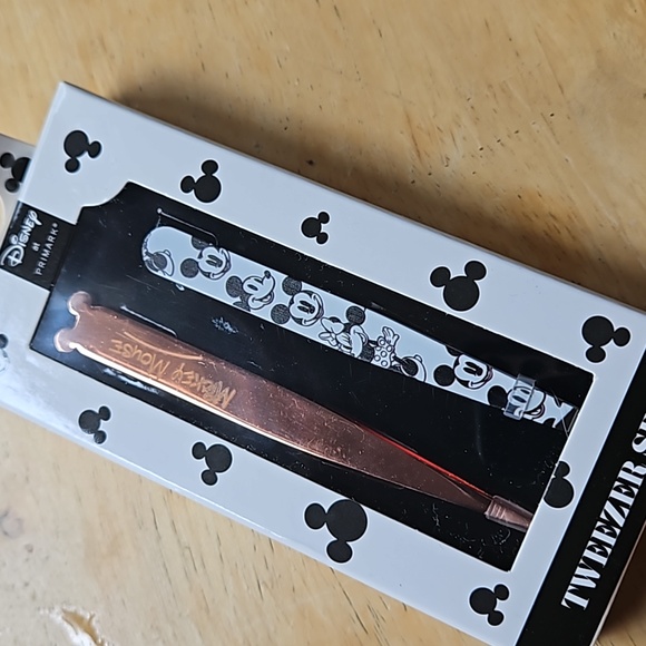 DISNEY MICKEY MOUSE TWEEZER AND MINNIE MOUSE NAIL FILES - Picture 4 of 12